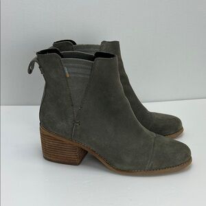 Toms Esme Leather Chelsea Boots Gray Suede Ankle  Stacked Block Heel Womens 9